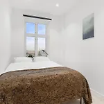Apartman 4br 2bath - Penthouse Esque
