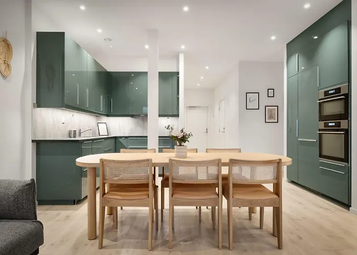 4br 2bath - Penthouse Esque Apartment