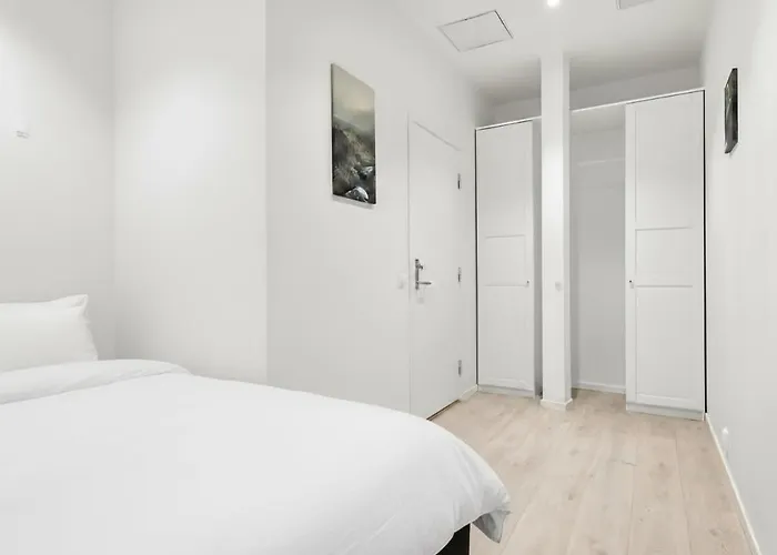 4br 2bath - Penthouse Esque Apartment